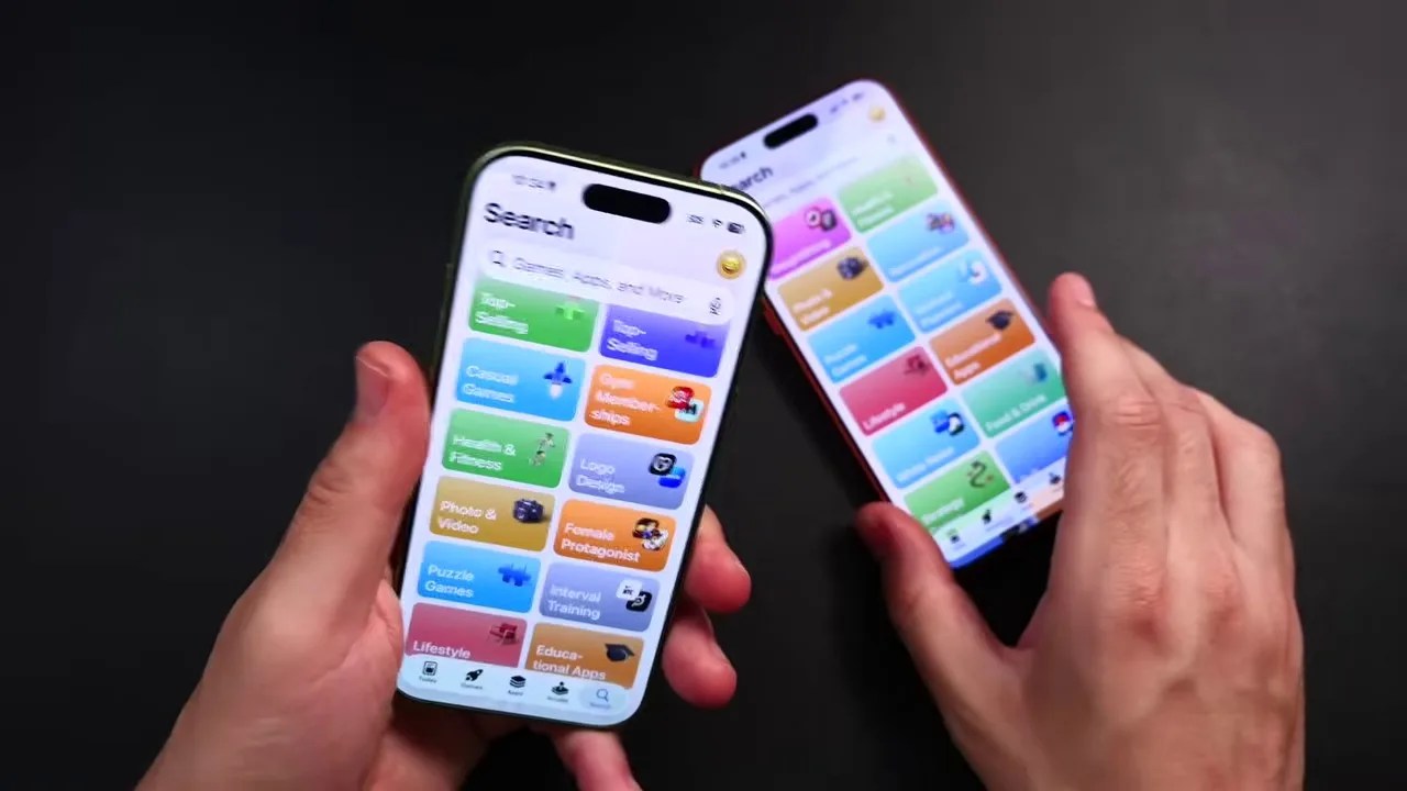 Close-up of the screen bezels and identical screen-to-body aspect ratios